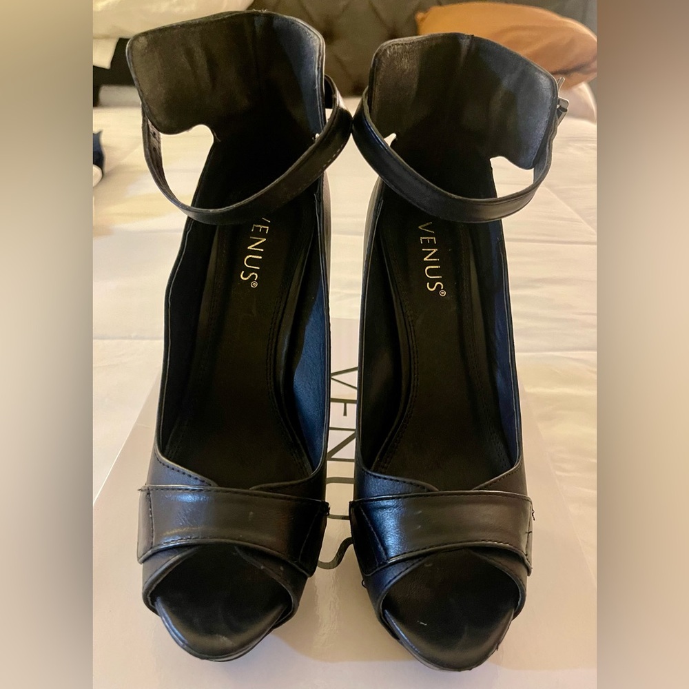 VENUS Elegant Black Heels